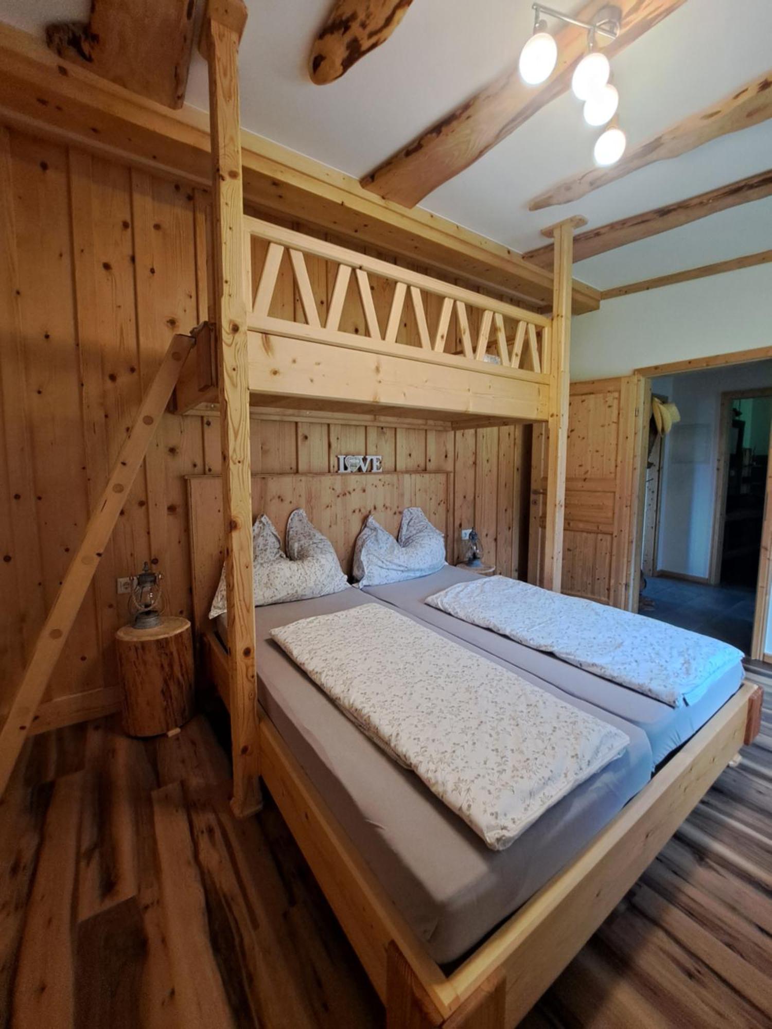Erlebnisbauernhof Gutschi Ranch Kamp Bilik gambar