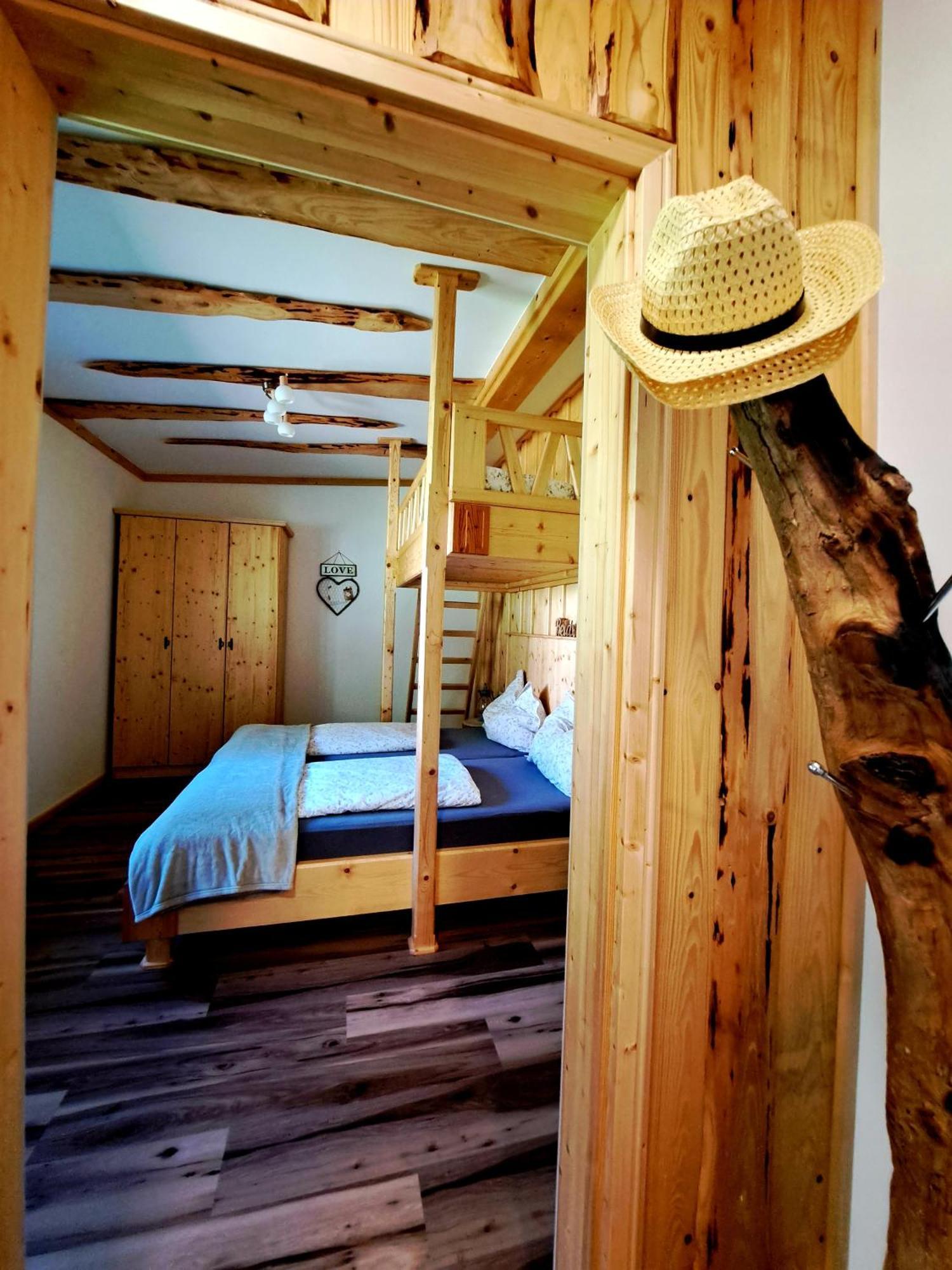 Erlebnisbauernhof Gutschi Ranch Kamp Bilik gambar